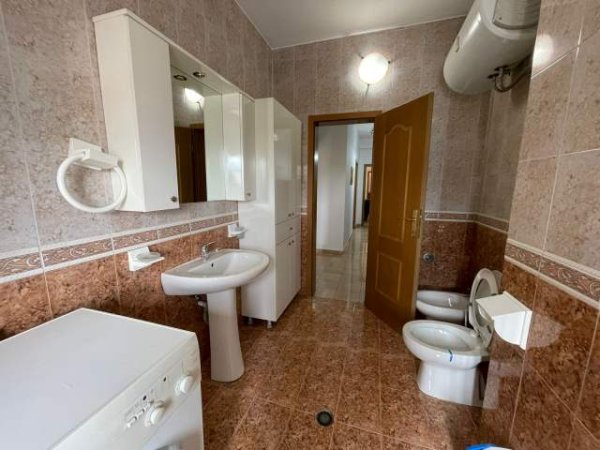 Tirane, jepet me qera apartament 3+1+BLK Kati 7, 140 m² 800 Euro (bllok)