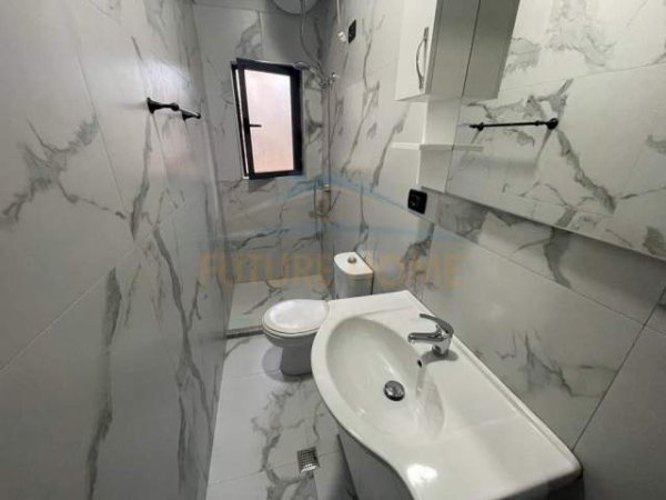 Tirane, jepet me qera apartament 1+1 Kati 0, 50 m² 400 Euro (Komuna e Parisit)