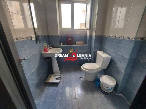 Tirane, jepet me qera zyre Kati 2, 97 m² 600 Euro (rrugen e Durresit)