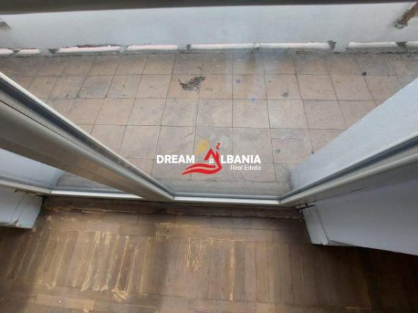Tirane, jepet me qera zyre Kati 2, 97 m² 600 Euro (rrugen e Durresit)
