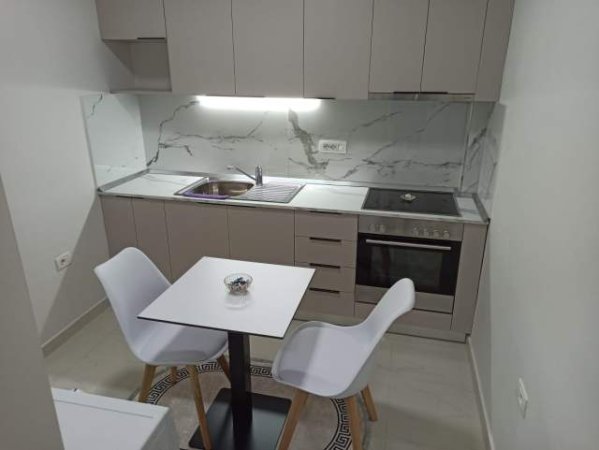 Tirane, jepet me qera shtepi 1+1 Kati 2, 45 m² 350 Euro (Rruga qemal stafa)