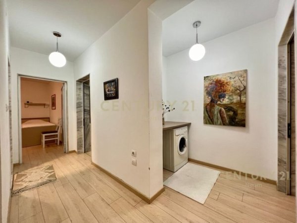 Tirane, jepet me qera apartament 2+1 Kati 4, 120 m² 850 € (Komuna Parisit)