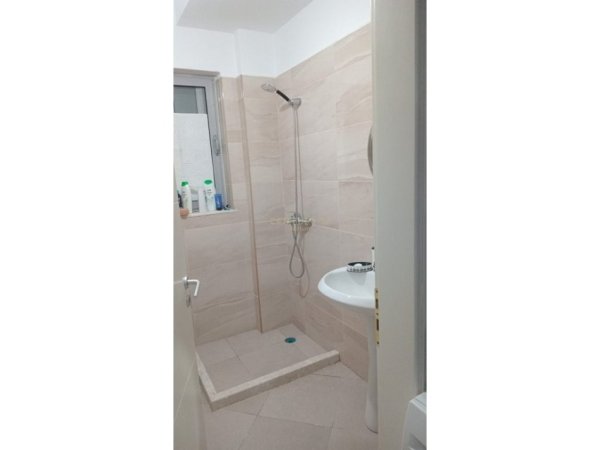 Tirane, shitet apartament 1+1 Kati 5, 74 m² 95.000 € (FRESKU)