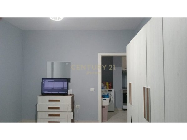 Tirane, shitet apartament 1+1 Kati 5, 74 m² 95.000 € (FRESKU)