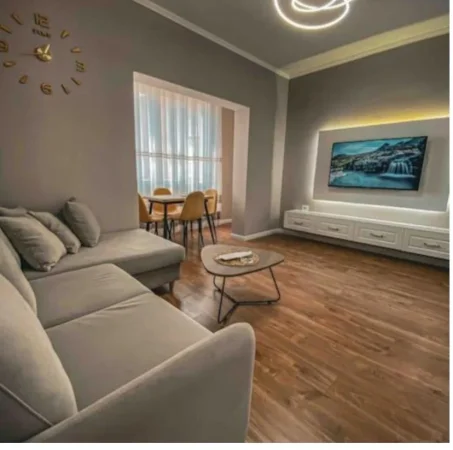 Tirane, shitet apartament 4+1 Kati 4, 126 m² 250.000 € (Ali Demi)