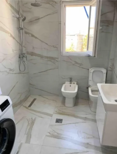 Tirane, shitet apartament 4+1 Kati 4, 126 m² 250.000 € (Ali Demi)