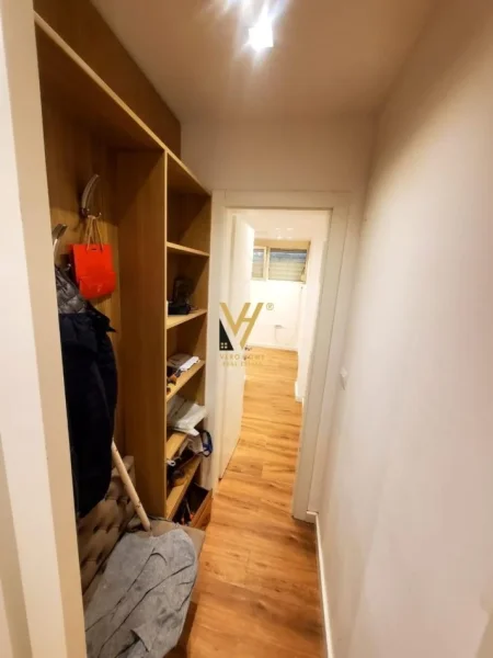 Tirane, jepet me qera zyre Kati 0, 75 m² 600 € (MEDRESE)