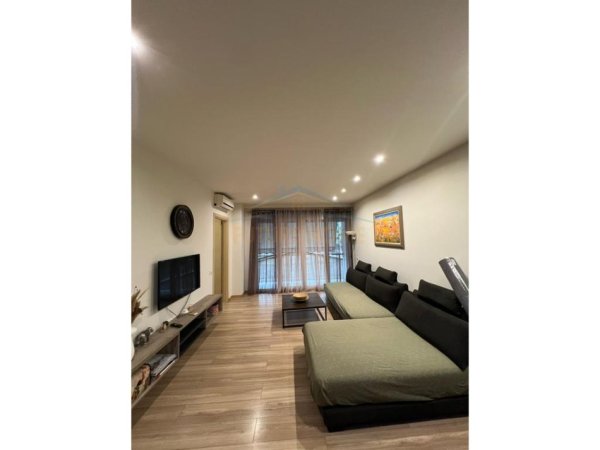 Tirane, jap me qera apartament 2+1 Kati 4, 78 m² 800 € (Zogu i Zi)