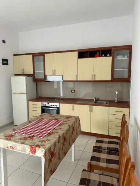 Tirane, jepet me qera apartament 2+1+Aneks+Ballkon Kati 1, 400 € (astir)