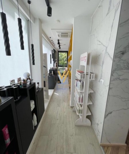 Tirane, jepet me qera ambjent biznesi Kati 0, 100 m² 2.200 € (BLLOKU)