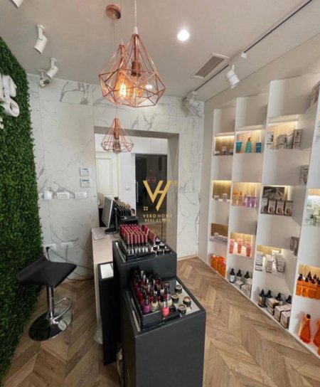 Tirane, jepet me qera ambjent biznesi Kati 0, 100 m² 2.200 € (BLLOKU)