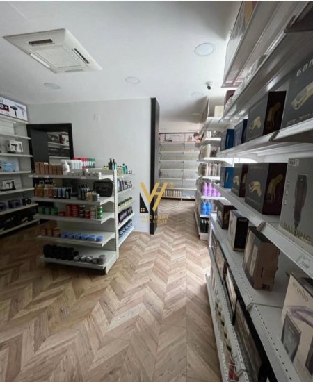 Tirane, jepet me qera ambjent biznesi Kati 0, 100 m² 2.200 € (BLLOKU)