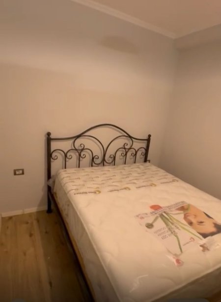 Tirane, jepet me qera apartament 1+1+Ballkon Kati 2, 65 m² 400 € (RRUGA 5 MAJI)
