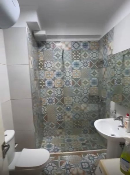 Tirane, jepet me qera apartament 1+1+Ballkon Kati 2, 65 m² 400 € (RRUGA 5 MAJI)