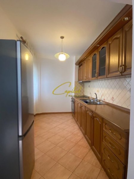 Tirane, jepet me qera apartament 2+1 Kati 3, 90 m² 380 € (CASA ITALIA)