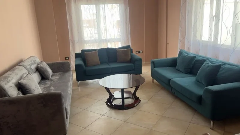 Tirane, jepet me qera shtepi 1+1 Kati 1, 100 m² 500 € (ali demi)