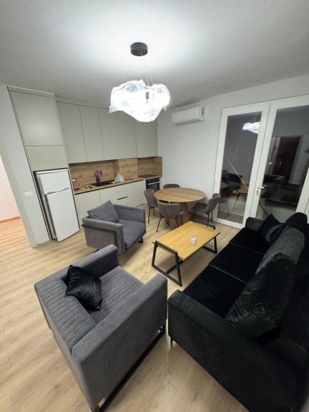 Tirane, jepet me qera apartament 1+1+Ballkon Kati 5, 61 m² 500 € (RRUGA 5 MAJI)