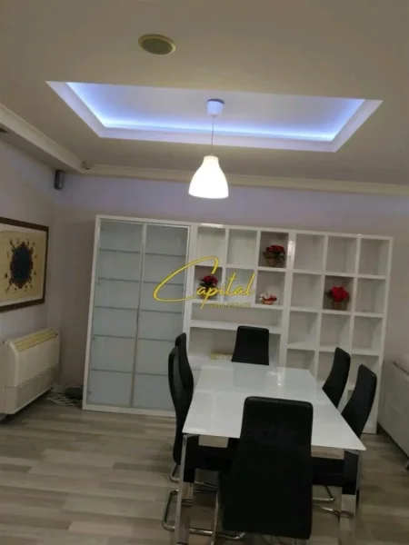 Tirane, jepet me qera apartament 2+1 Kati 5, 140 m² 850 € (KOMUNA E PARISIT)