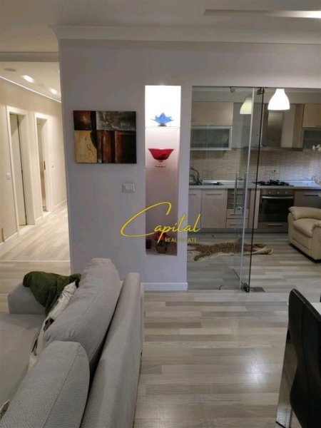 Tirane, jepet me qera apartament 2+1 Kati 5, 140 m² 850 € (KOMUNA E PARISIT)