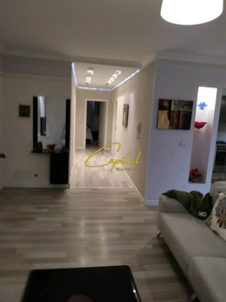 Tirane, jepet me qera apartament 2+1 Kati 5, 140 m² 850 € (KOMUNA E PARISIT)