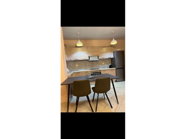 Tirane, jepet me qera apartament 2+1 Kati 9, 81 m² 450 € (Kthesa e Kamzes)
