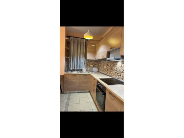 Tirane, jepet me qera apartament 2+1 Kati 9, 81 m² 450 € (Kthesa e Kamzes)
