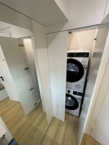 Tirane, jepet me qera 1+1 Kati 3, 60 m² 600 € 