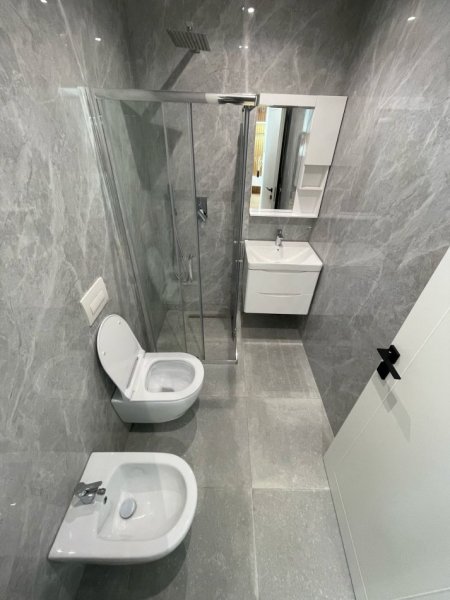 Tirane, jepet me qera 1+1 Kati 3, 60 m² 600 € 