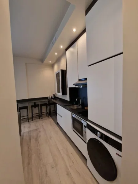 Tirane, jepet me qera 1+1 Kati 3, 60 m² 600 € 