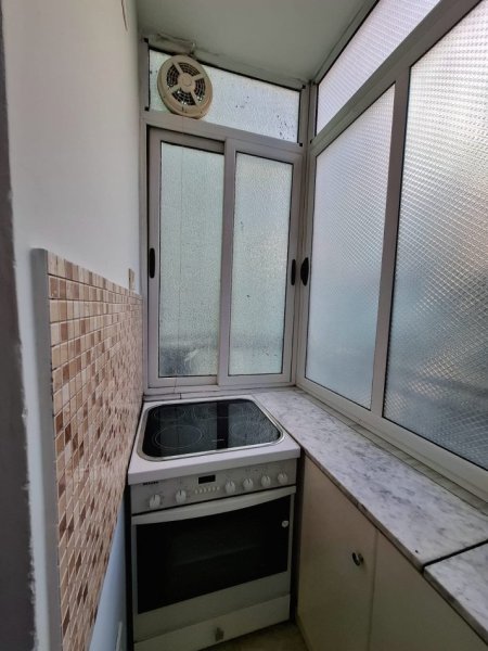 Tirane, jepet me qera apartament 1+1+Aneks+Ballkon Kati 3, 65 m² 550 € (komuna e parisit)