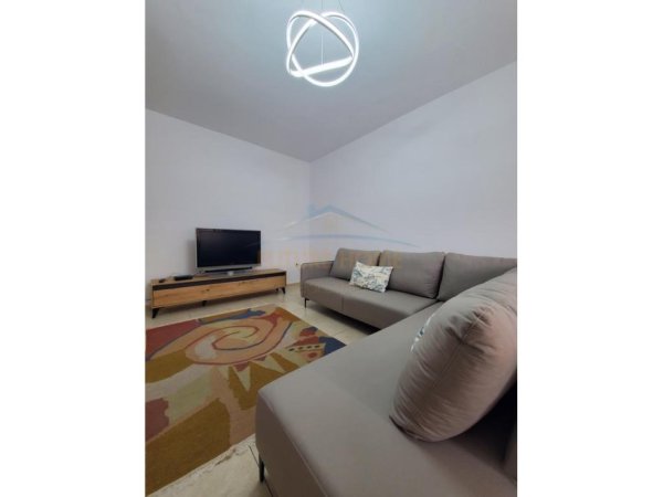 Tirane, jepet me qera apartament 2+1 Kati 1, 98 m² 550 € (Kongresi i Manastirit)