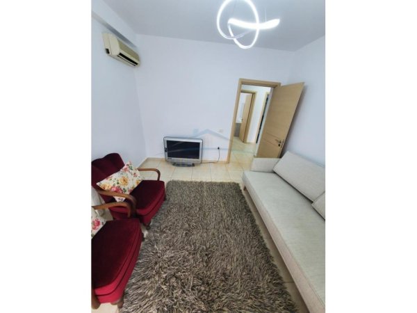 Tirane, jepet me qera apartament 2+1 Kati 1, 98 m² 550 € (Kongresi i Manastirit)