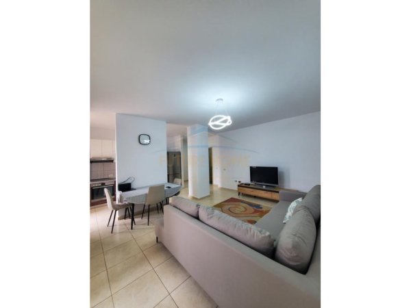 Tirane, jepet me qera apartament 2+1 Kati 1, 98 m² 550 € (Kongresi i Manastirit)