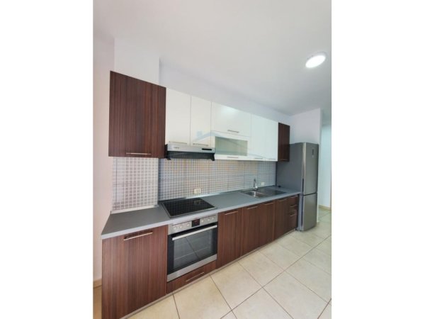 Tirane, jepet me qera apartament 2+1 Kati 1, 98 m² 550 € (Kongresi i Manastirit)