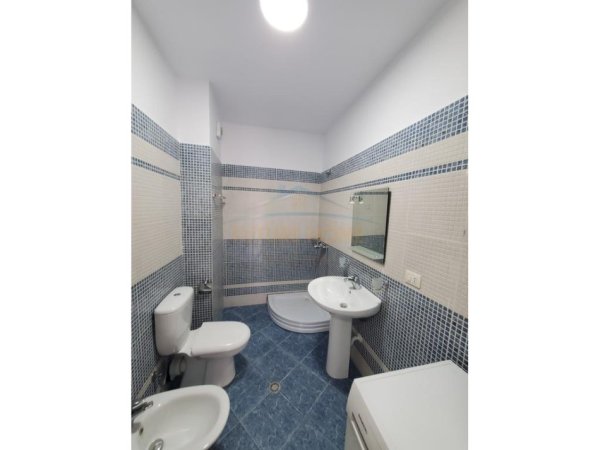 Tirane, jepet me qera apartament 2+1 Kati 1, 98 m² 550 € (Kongresi i Manastirit)