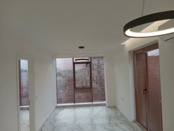 Tirane, jepet me qera zyre Kati 7, 70 m² 1.100 € (RRUGA E KAVAJES)