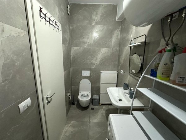 Tirane, jap me qera garsonier 1+1 Kati 0, 30 m² 300 € (pasho hysa)