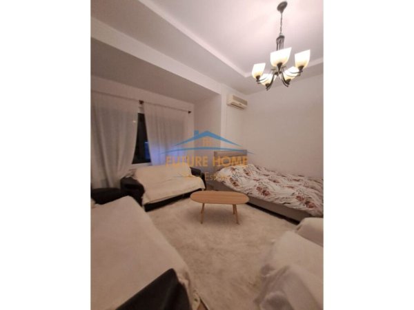 Tirane, jepet me qera garsonier 1+1 Kati 1, 40 m² 400 € (Pazari i Ri)