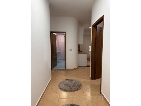 Tirane, jepet me qera apartament 2+1+Ballkon Kati 9, 95 m² 700 € (Komuna e Parisit)