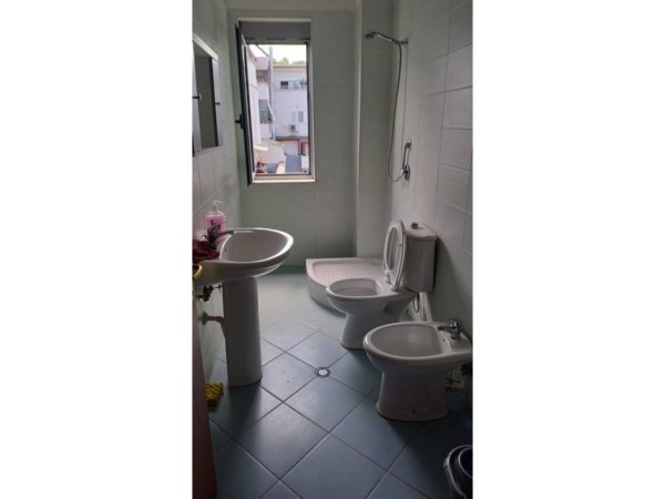 Tirane, jepet me qera apartament 1+1 Kati 8, 64 m² 450 € (Misto Mame)