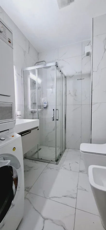 Tirane, jepet me qera apartament 1+1+Aneks+Ballkon Kati 3, 75 m² 600 € (liqeni)