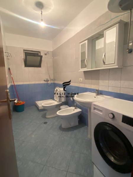Tirane, jepet me qera apartament 2+1+Ballkon Kati 2, 90 m² 380 € (RRUGA E DURRESI)