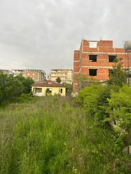 Tirane, shitet shtepi 1+1 Kati 1, 1.100 m² 205.000 € (Sauk i ri, prane Hotel "Gjuta")