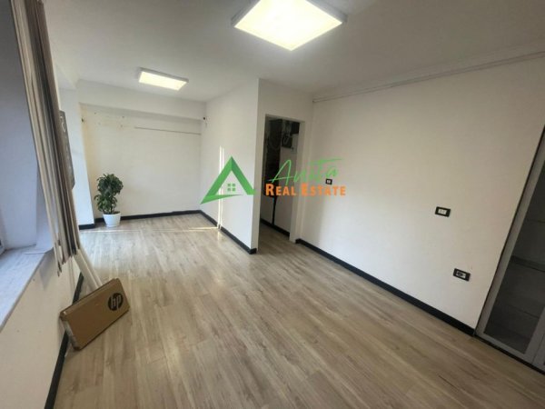 Tirane, jepet me qera ambjent biznesi Kati 1, 30 m² 500 € (21 Dhjetori)