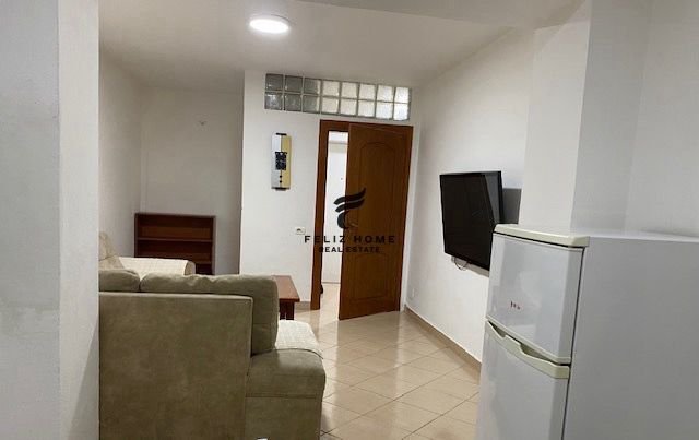 Tirane, jepet me qera apartament 2+1+Ballkon Kati 3, 85 m² 430 € (RRUGA E DIBRES)