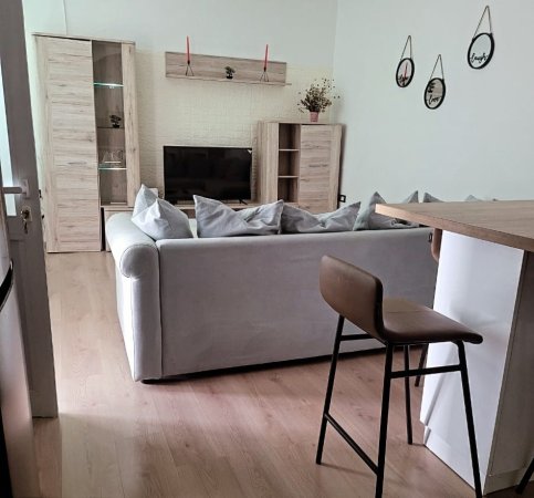 Tirane, jepet me qera Vile 2 Katshe Kati 1, 90 m² 450 € (ali demi)