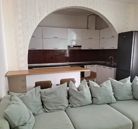 Tirane, jepet me qera Vile 2 Katshe Kati 1, 90 m² 450 € (ali demi)
