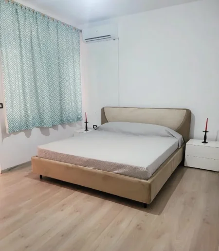 Tirane, jepet me qera apartament 1+1+Aneks+Ballkon Kati 1, 90 m² 450 € (ali demi)