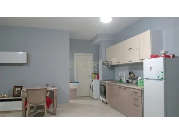 SHITET APARTAMENT 1+1 (LEHTESISHT I KONVERTUESHEM NE 2+1) NE FRESK PRANE FURRE BUKE EUROPA !