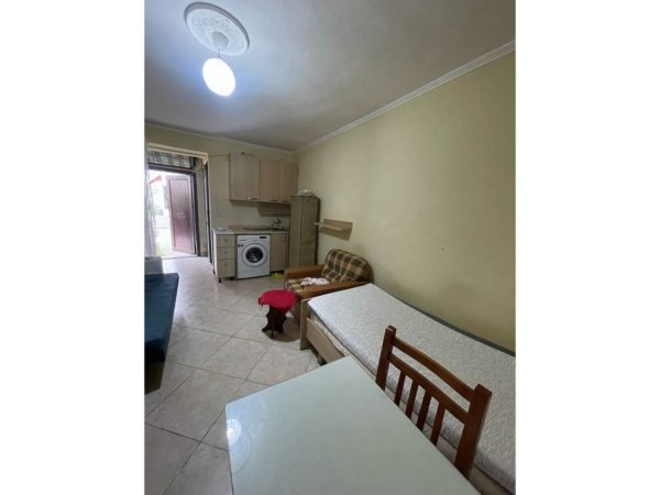 Tirane, jepet me qera garsonier 1+1 Kati 1, 27 m² 220 € (21 Dhjetori)